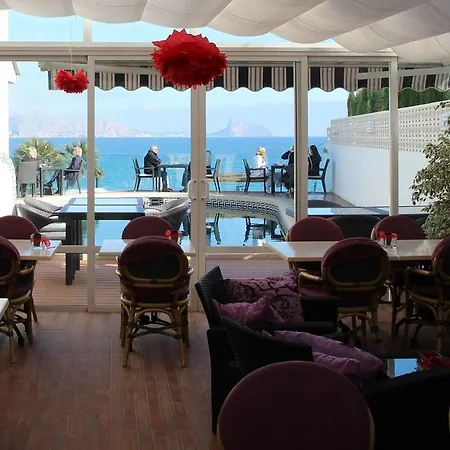 La Riviera *