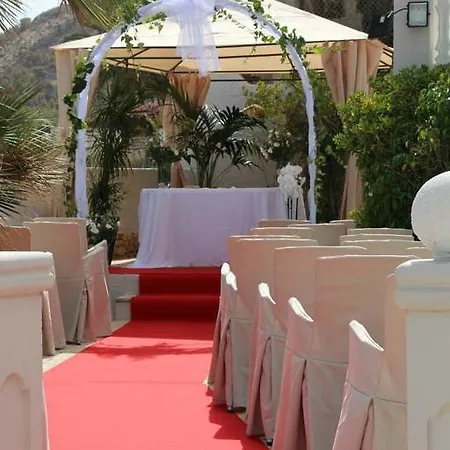 La Riviera Hotel