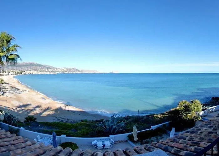 La Riviera Hotel *