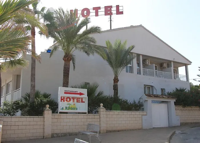 La Riviera Hotel *